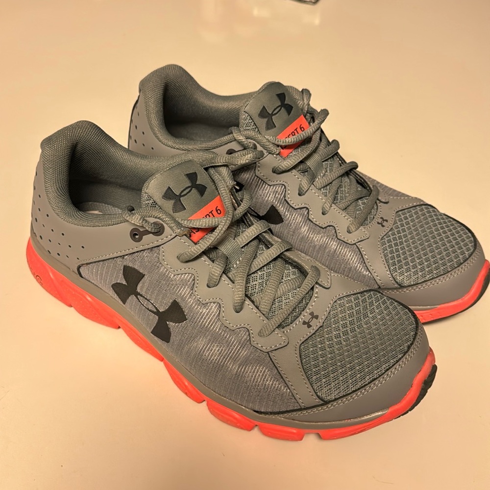 Under Armour Women's Sneaker, Size 9.5 Gray, Charged Assert
